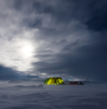 9 Winter Camping Tips That Will Keep You Warm at Night