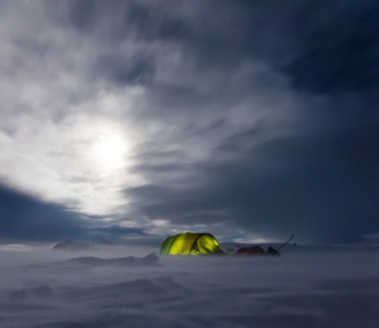 9 Winter Camping Tips That Will Keep You Warm at Night